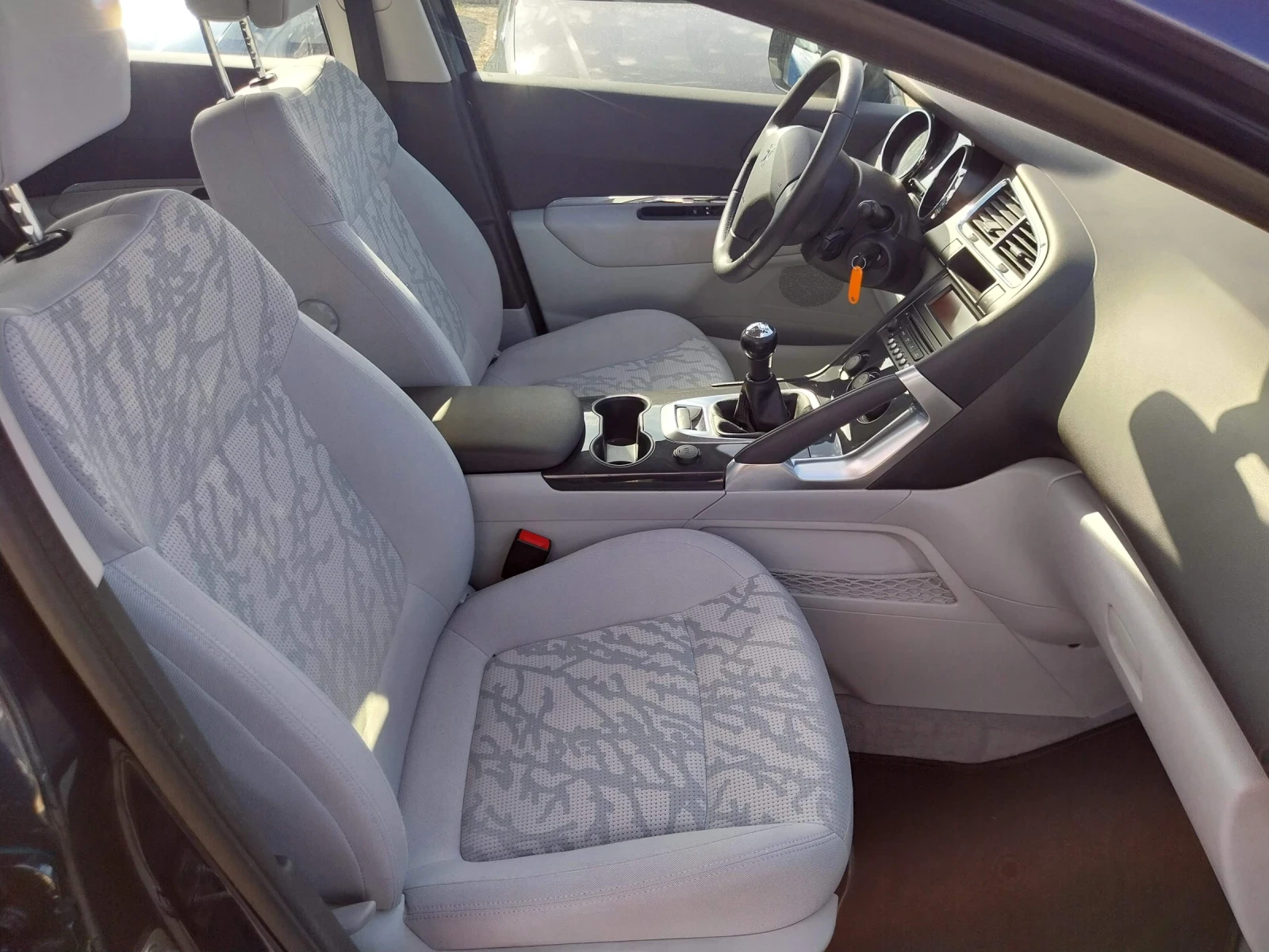 Peugeot 3008 1.6 I 120ps, снимка 11 - Автомобили и джипове - 54922359