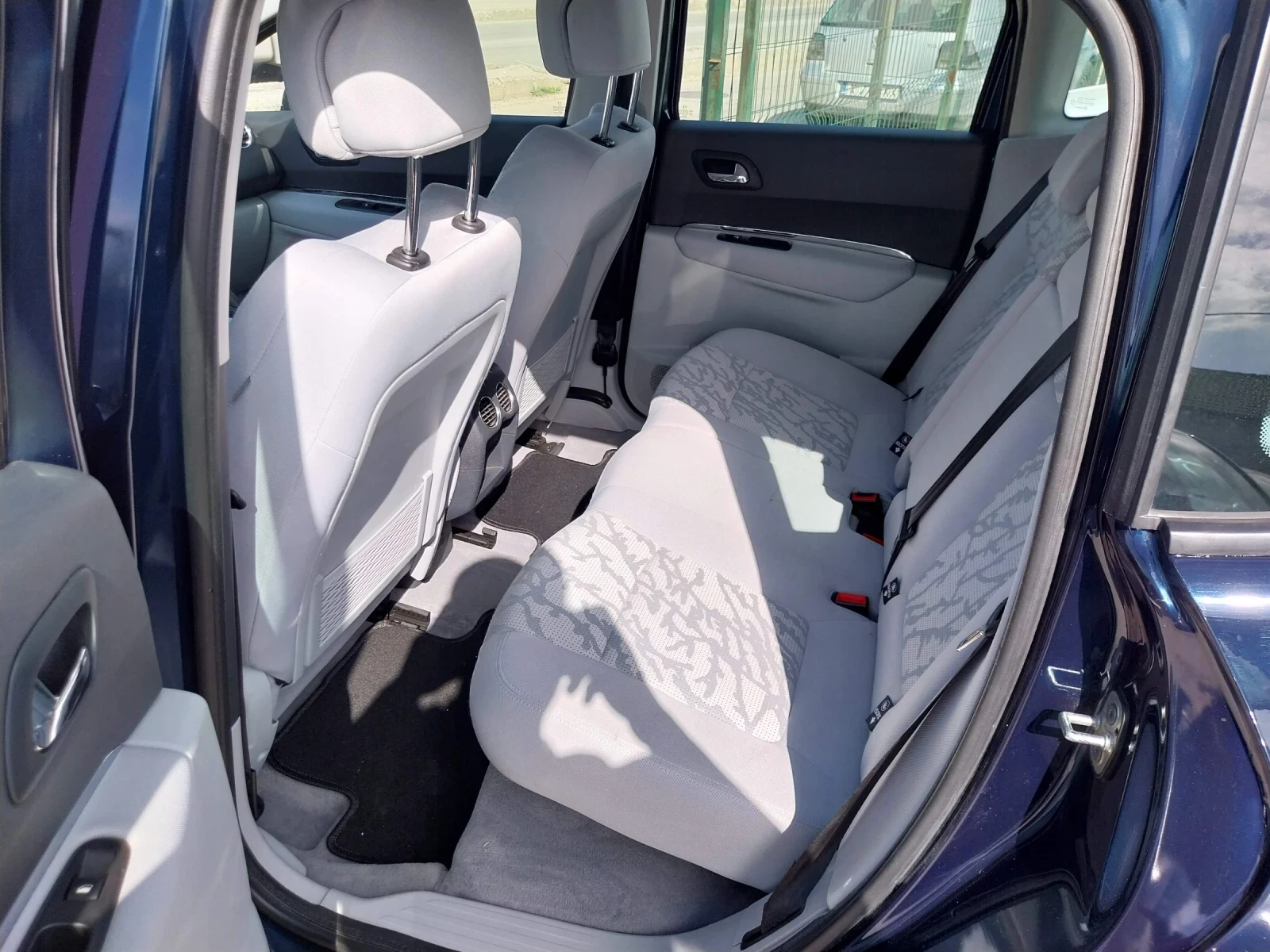 Peugeot 3008 1.6 I 120ps, снимка 10 - Автомобили и джипове - 54922359