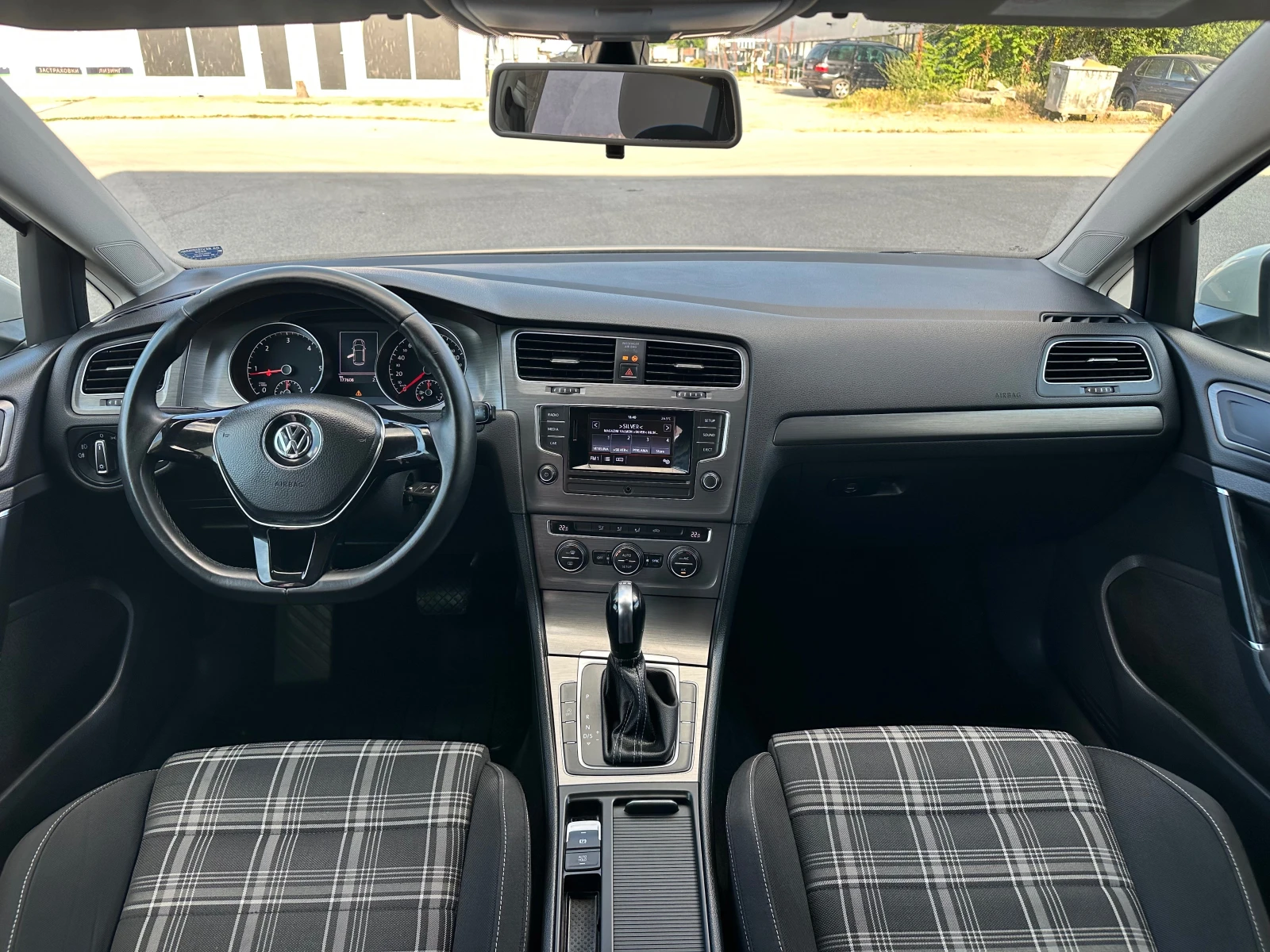 VW Golf 1.6TDI GTI Line DSG, снимка 12 - Автомобили и джипове - 54973528