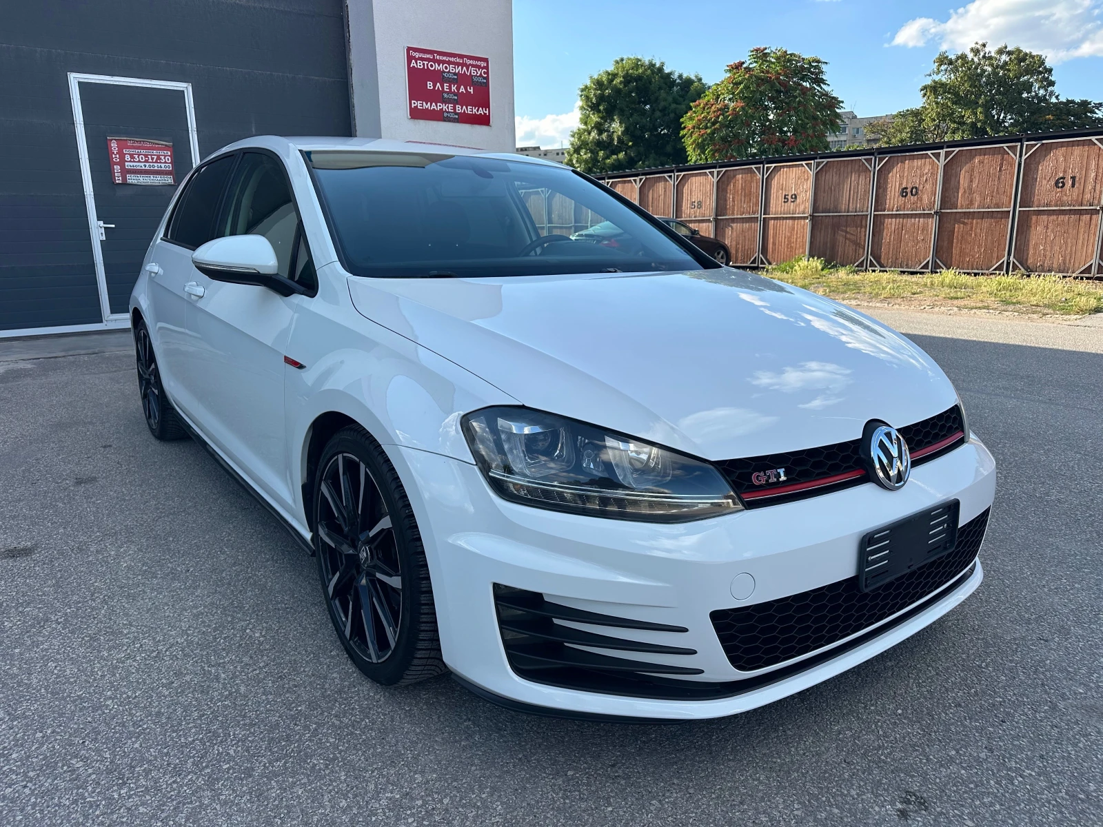 VW Golf 1.6TDI GTI Line DSG, снимка 9 - Автомобили и джипове - 54973528