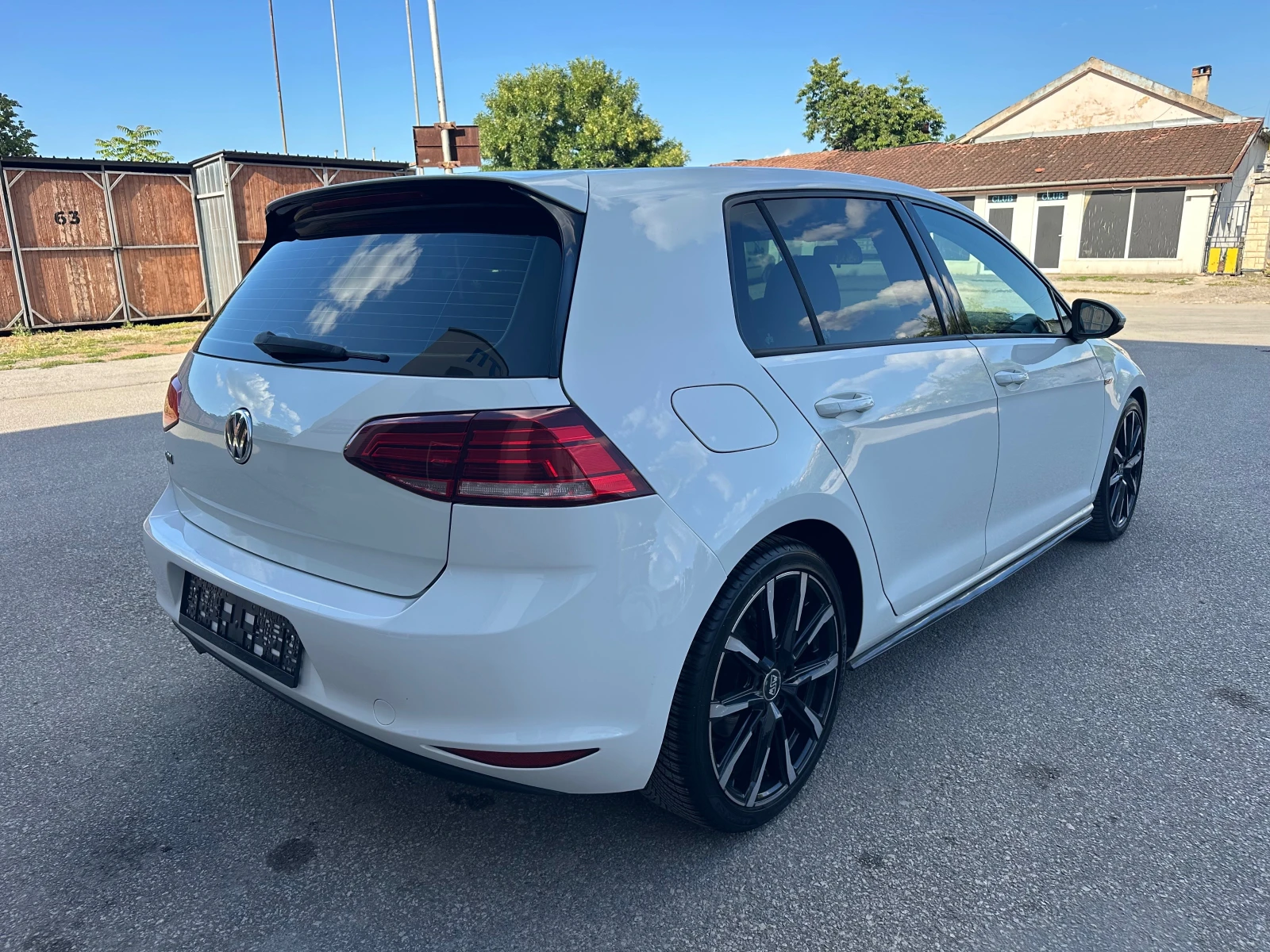 VW Golf 1.6TDI GTI Line DSG, снимка 7 - Автомобили и джипове - 54973528