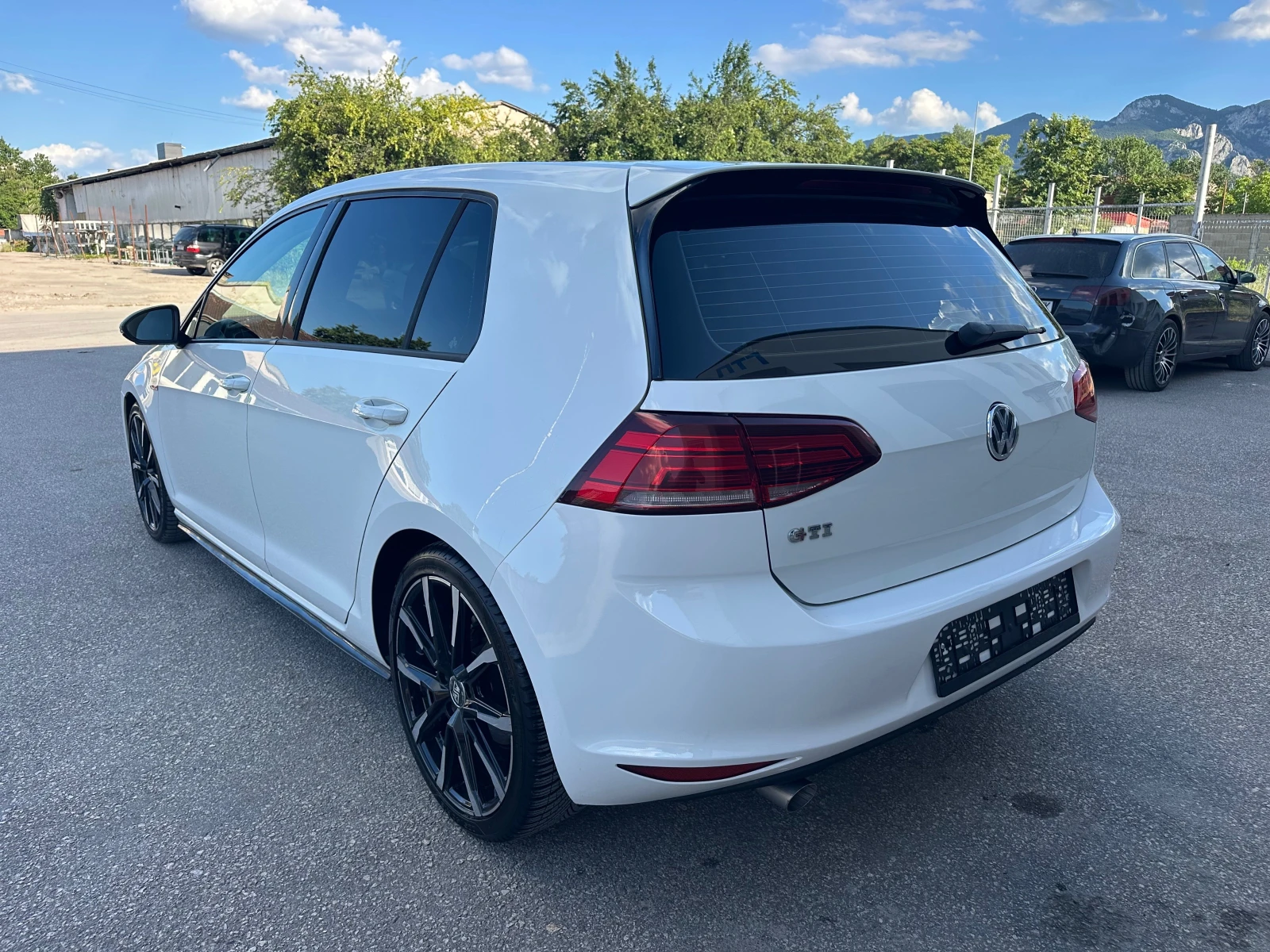 VW Golf 1.6TDI GTI Line DSG, снимка 5 - Автомобили и джипове - 54973528