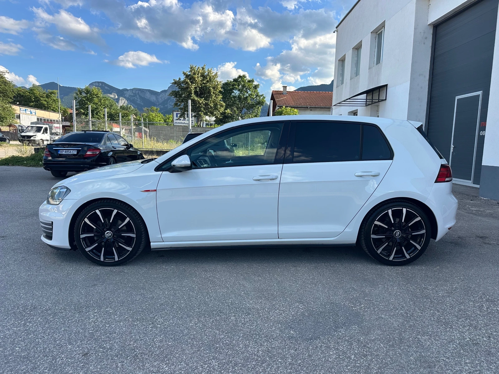 VW Golf 1.6TDI GTI Line DSG, снимка 4 - Автомобили и джипове - 54973528