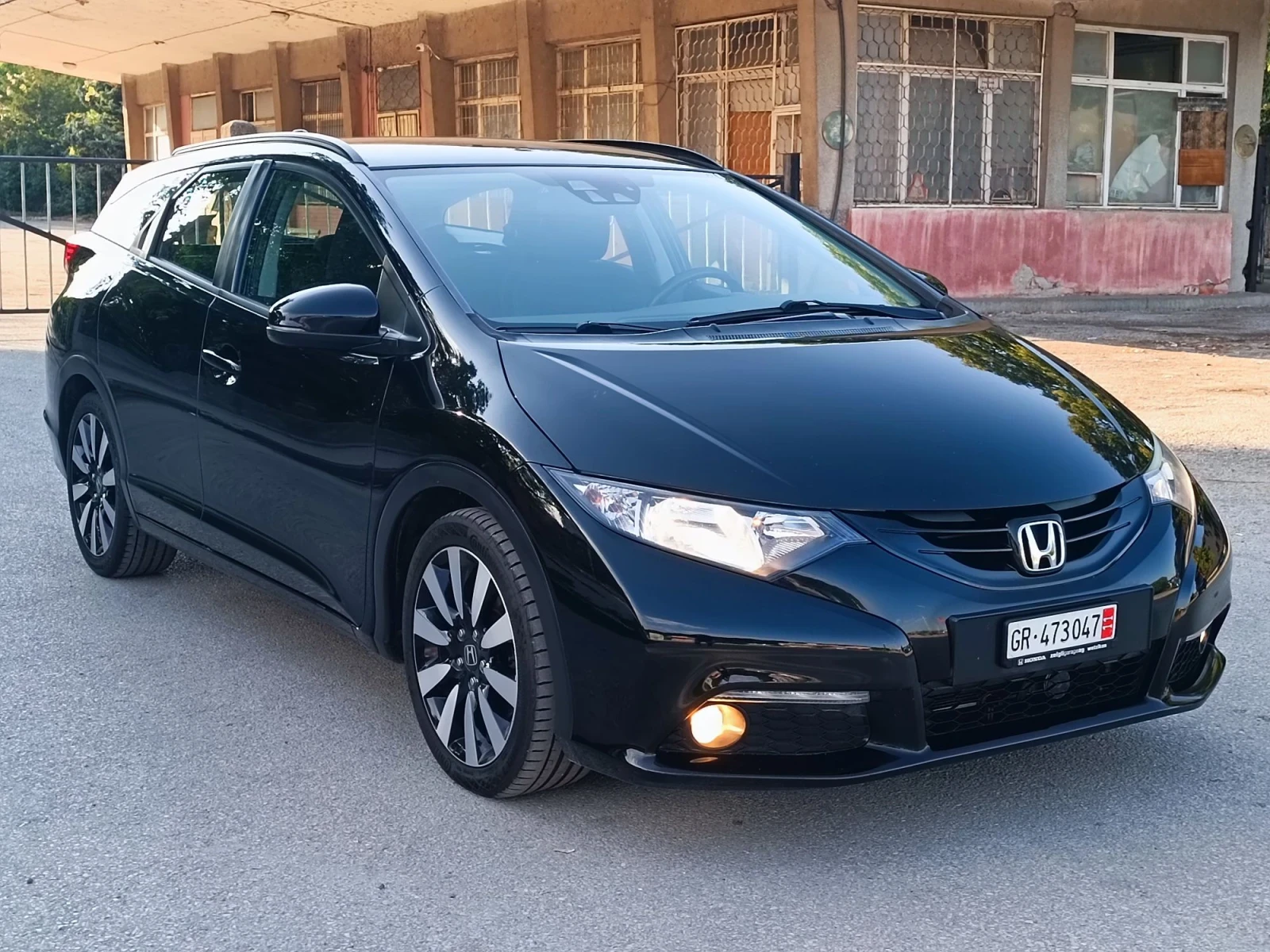 Honda Civic 1.8i-140кс-ШВЕЙЦАРИЯ-АВТОМАТ-NAVI-КАМЕРА, снимка 2 - Автомобили и джипове - 55835318