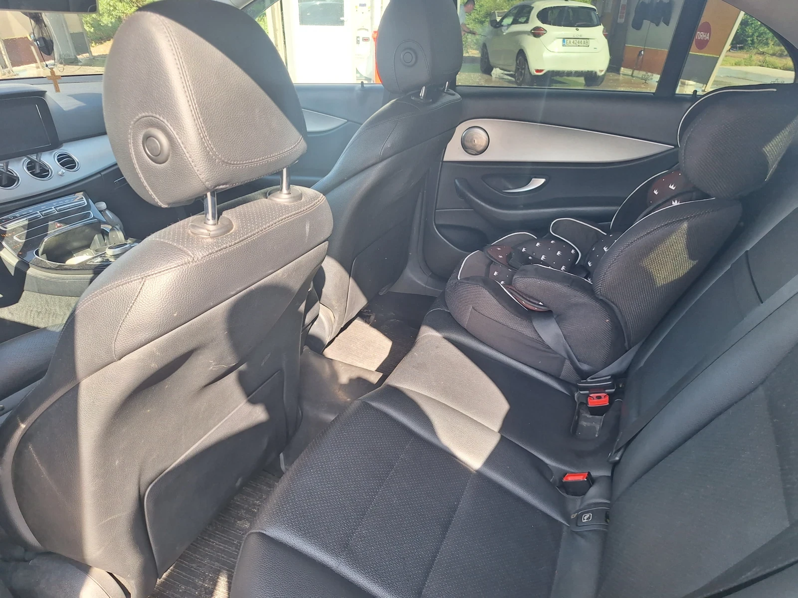Mercedes-Benz E 200, снимка 8 - Автомобили и джипове - 56020158