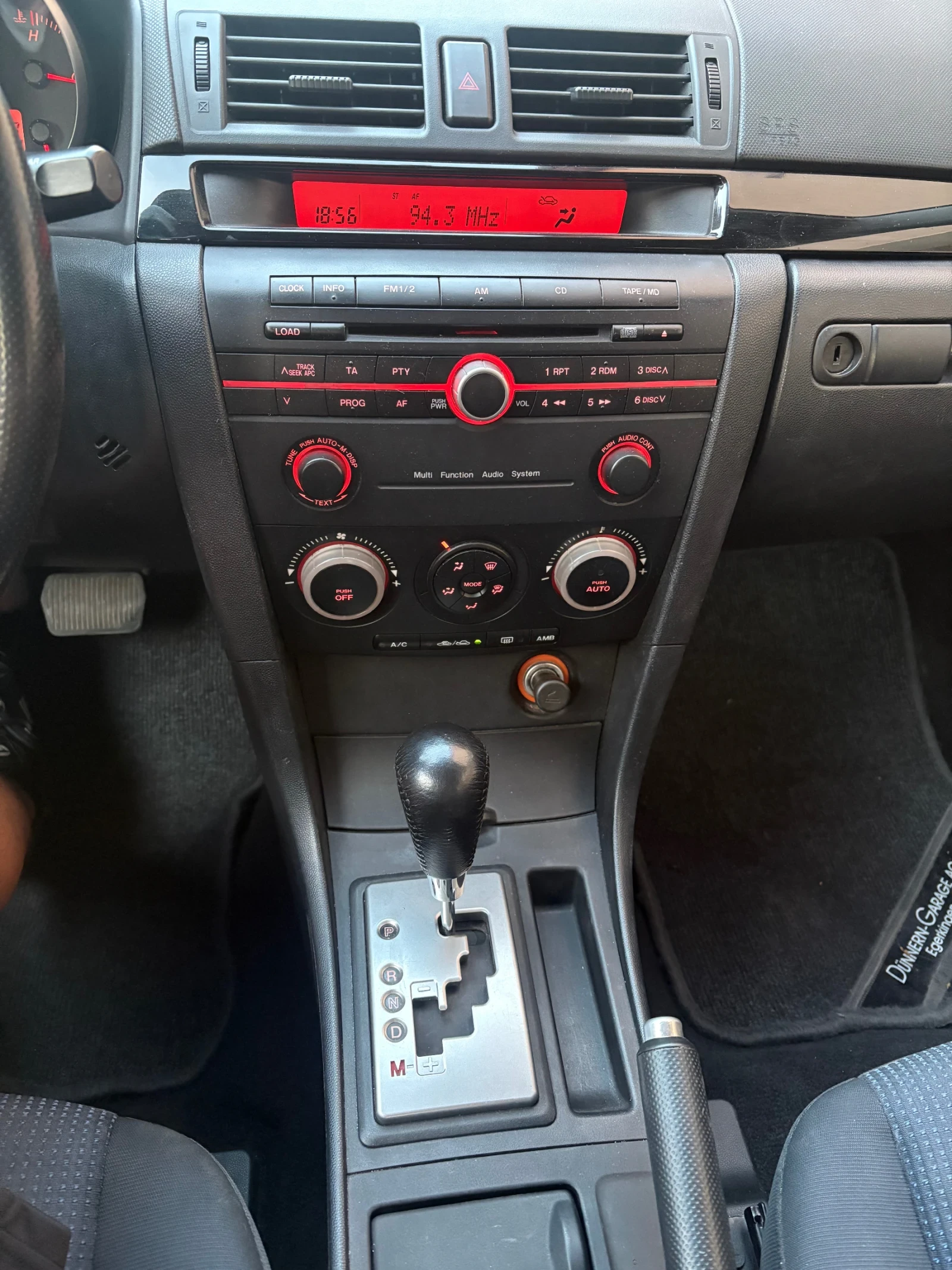 Mazda 3 1.6i Automat, снимка 8 - Автомобили и джипове - 56166382