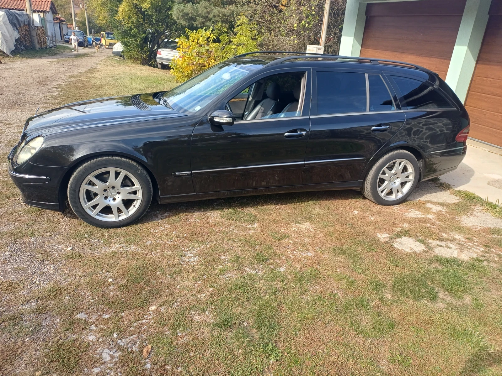 Mercedes-Benz E 220, снимка 2 - Автомобили и джипове - 56442003