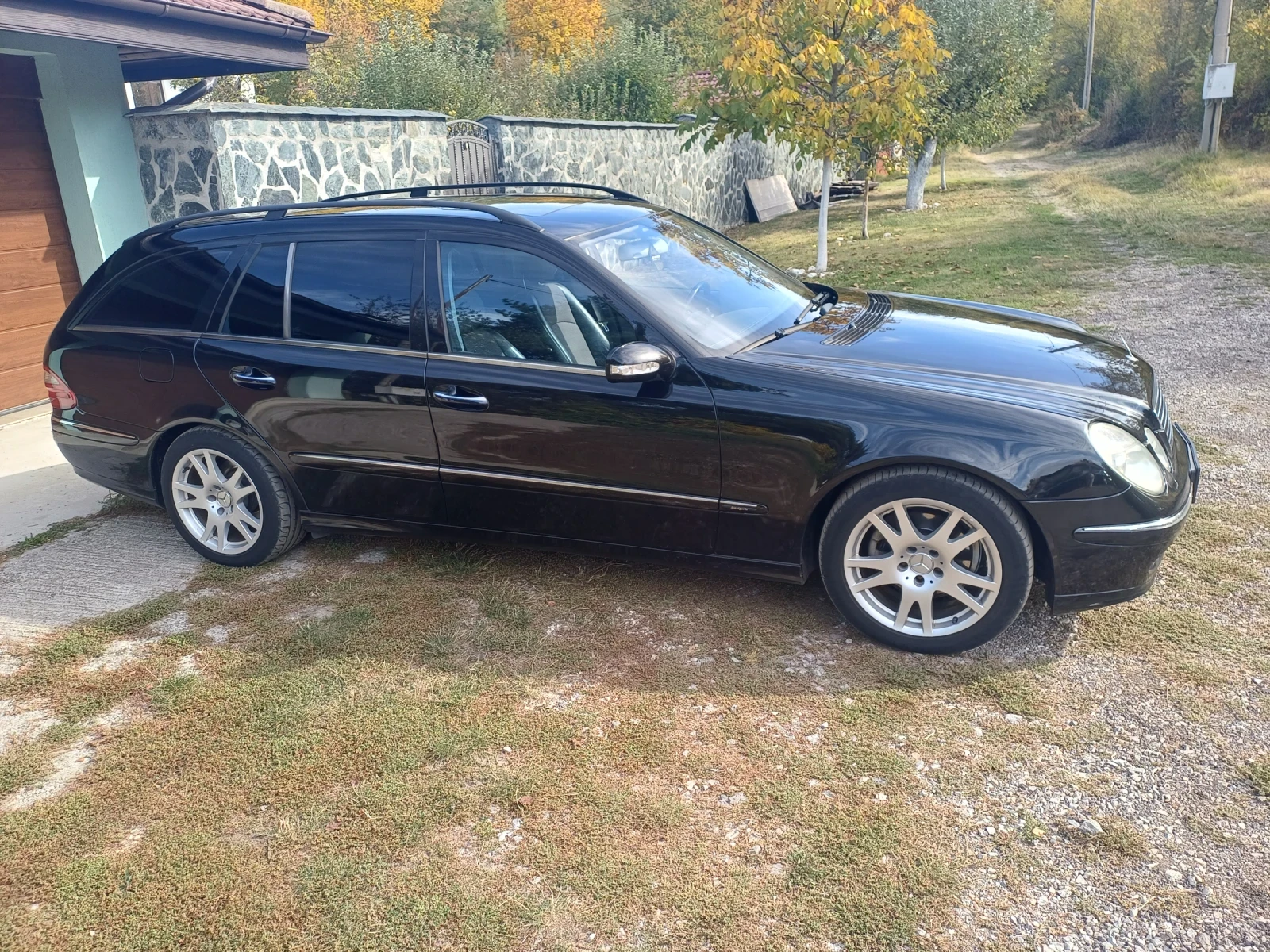 Mercedes-Benz E 220, снимка 4 - Автомобили и джипове - 56442003