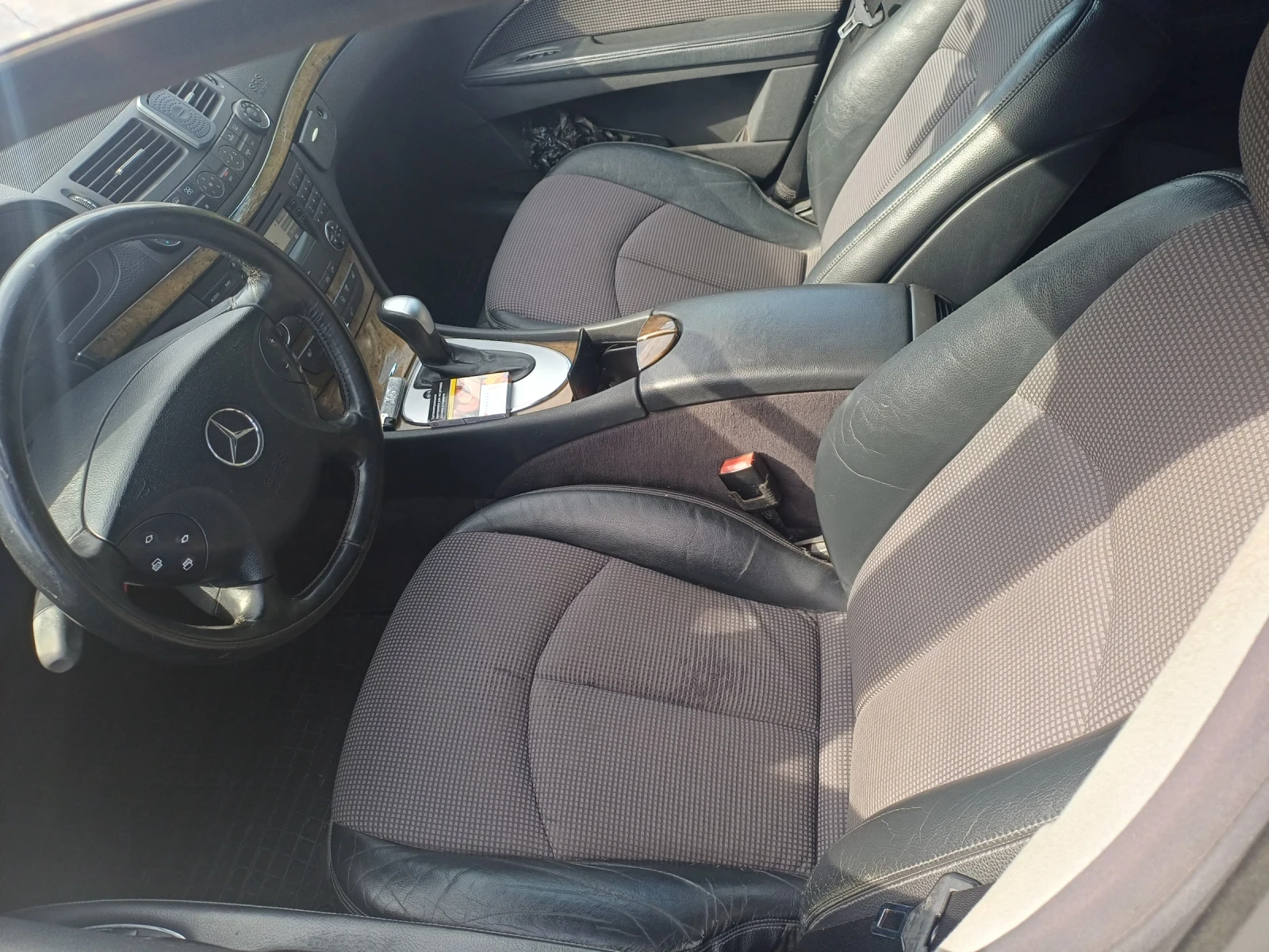 Mercedes-Benz E 220, снимка 8 - Автомобили и джипове - 56442003