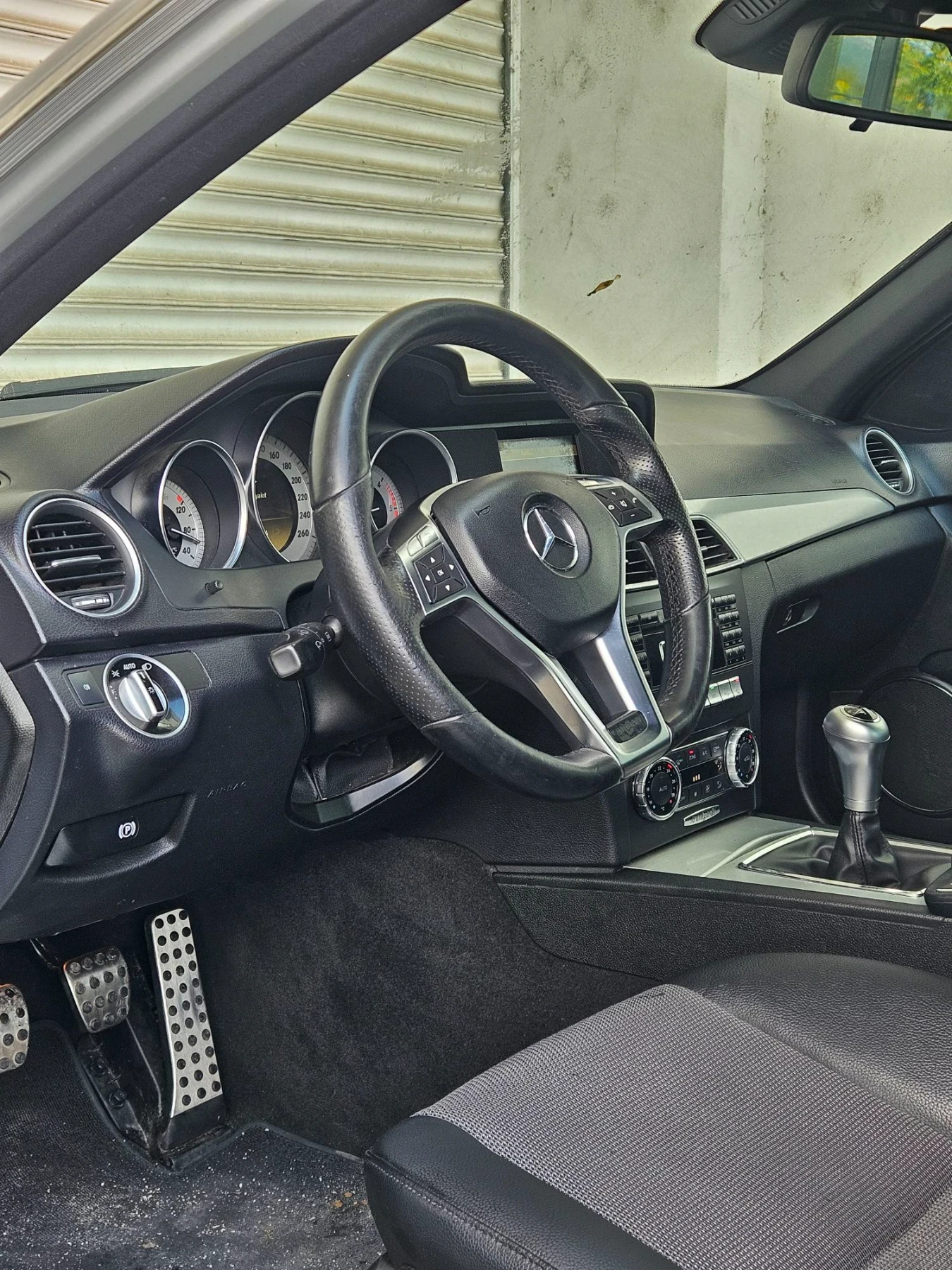 Mercedes-Benz C 180 AMG 2012, снимка 9 - Автомобили и джипове - 56661884