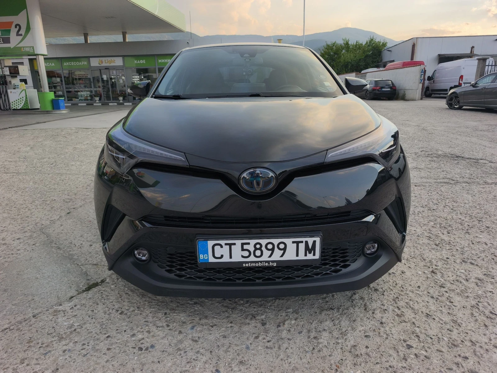 Toyota C-HR BLACK EDITION FULL SERVICE IN TOYOTA NEW!!! - изображение 2