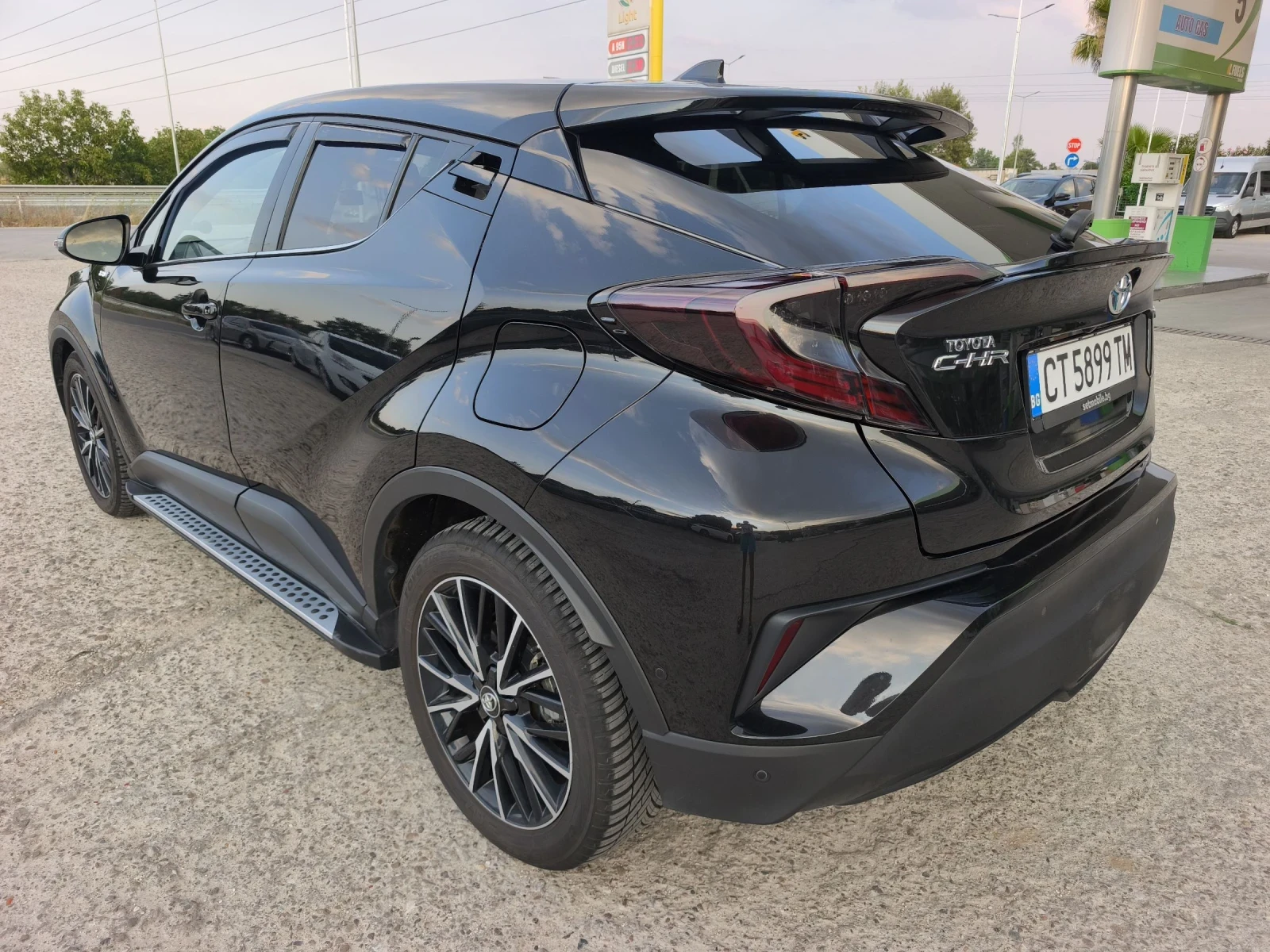 Toyota C-HR BLACK EDITION FULL SERVICE IN TOYOTA NEW!!! - изображение 5