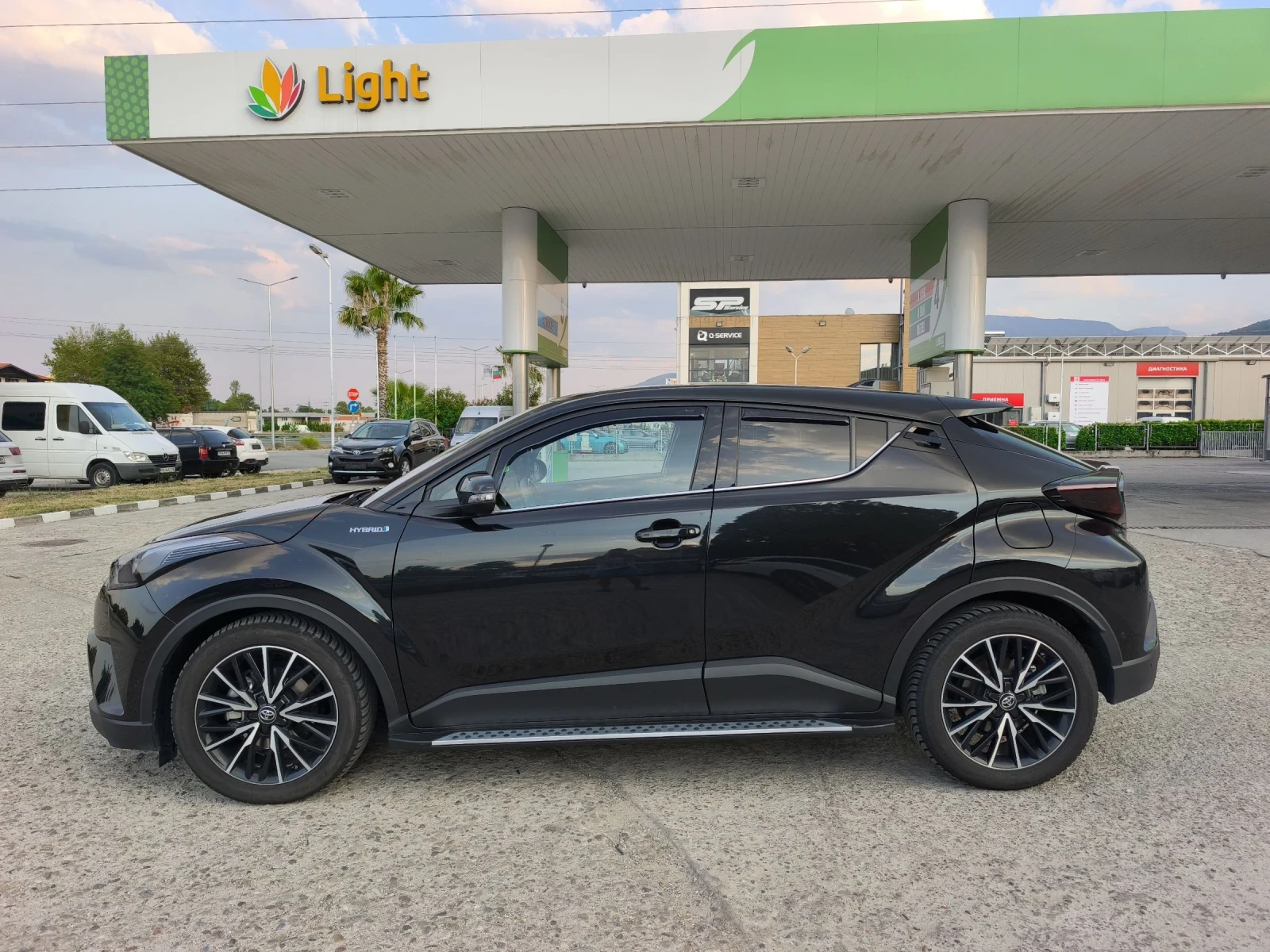 Toyota C-HR BLACK EDITION FULL SERVICE IN TOYOTA NEW!!! - изображение 6