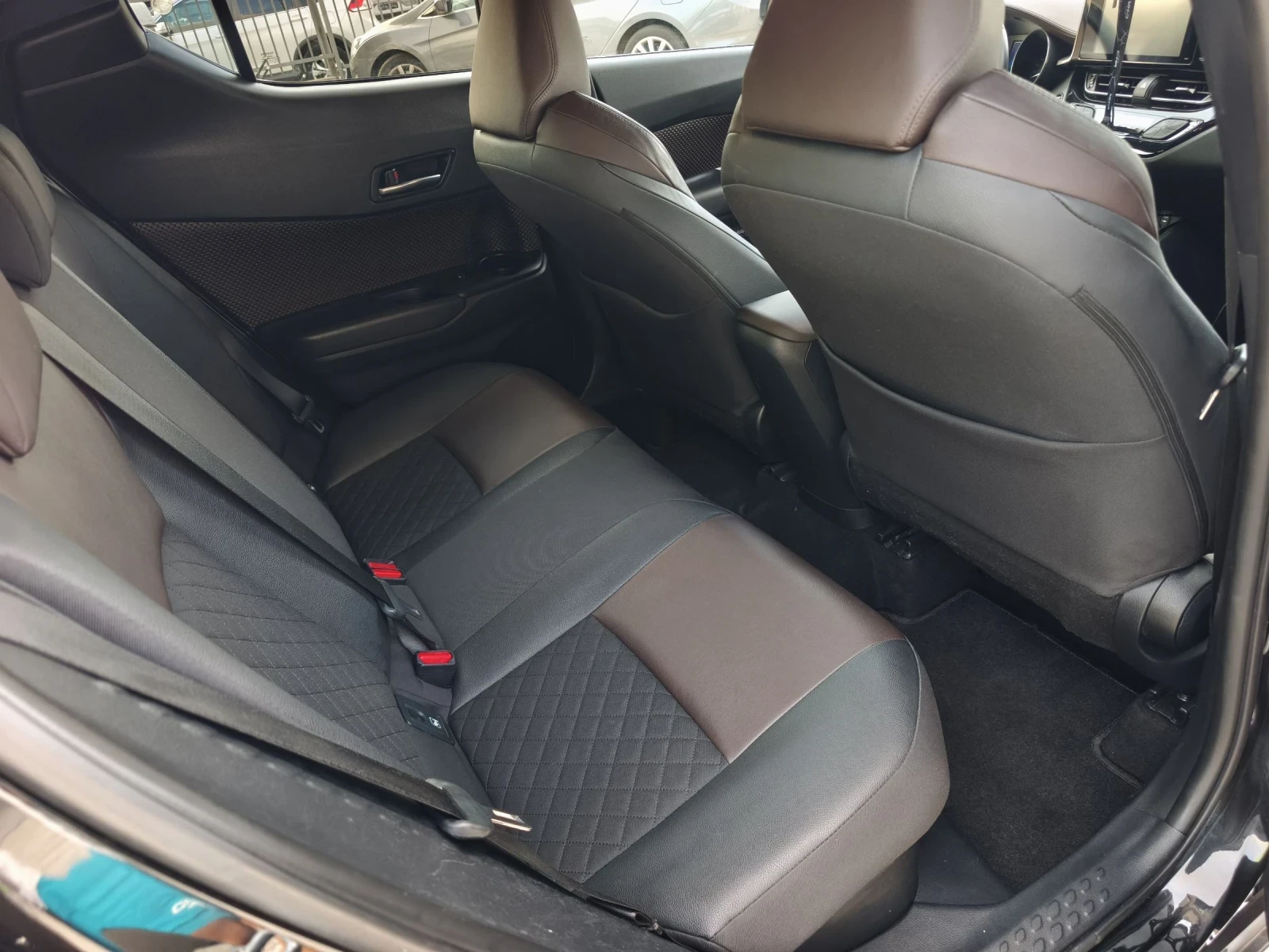 Toyota C-HR BLACK EDITION FULL SERVICE IN TOYOTA NEW!!! - изображение 9