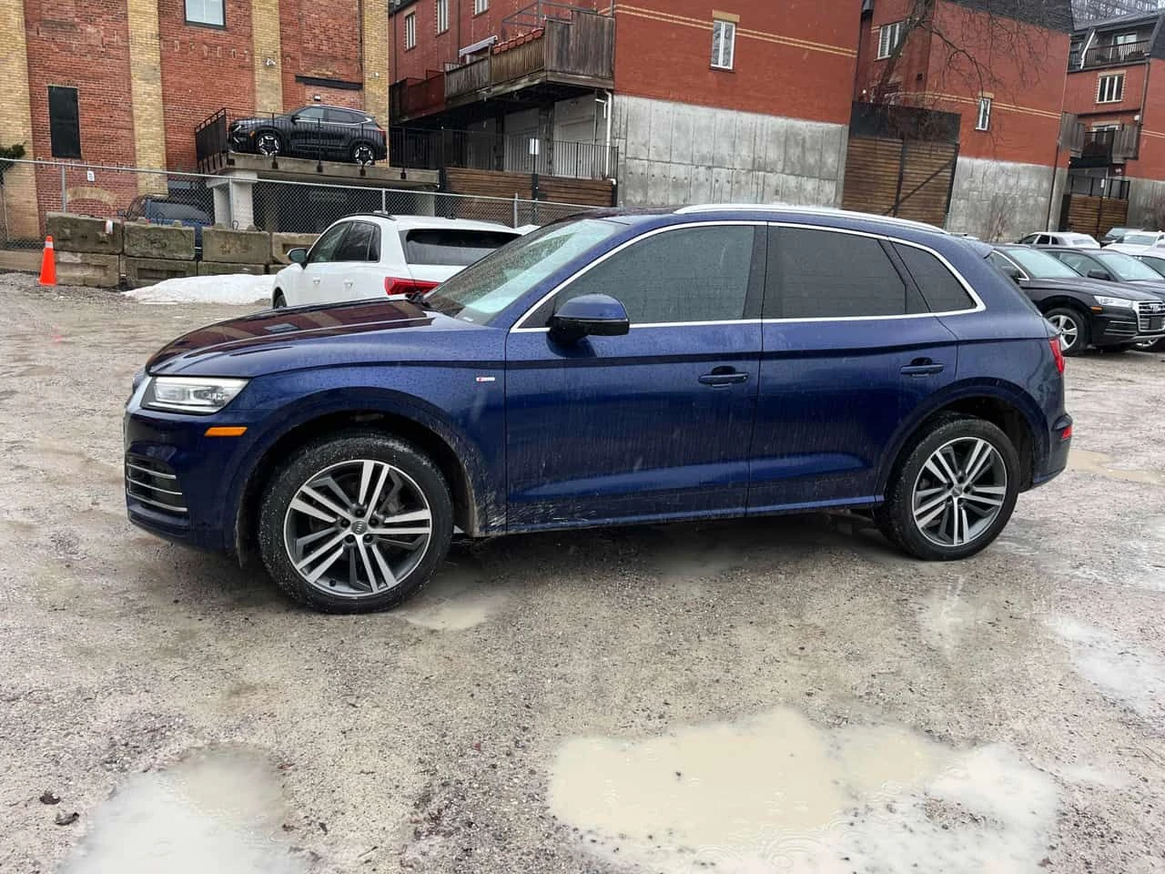 Audi Q5 Progressiv  CARFAX, снимка 2 - Автомобили и джипове - 53845989