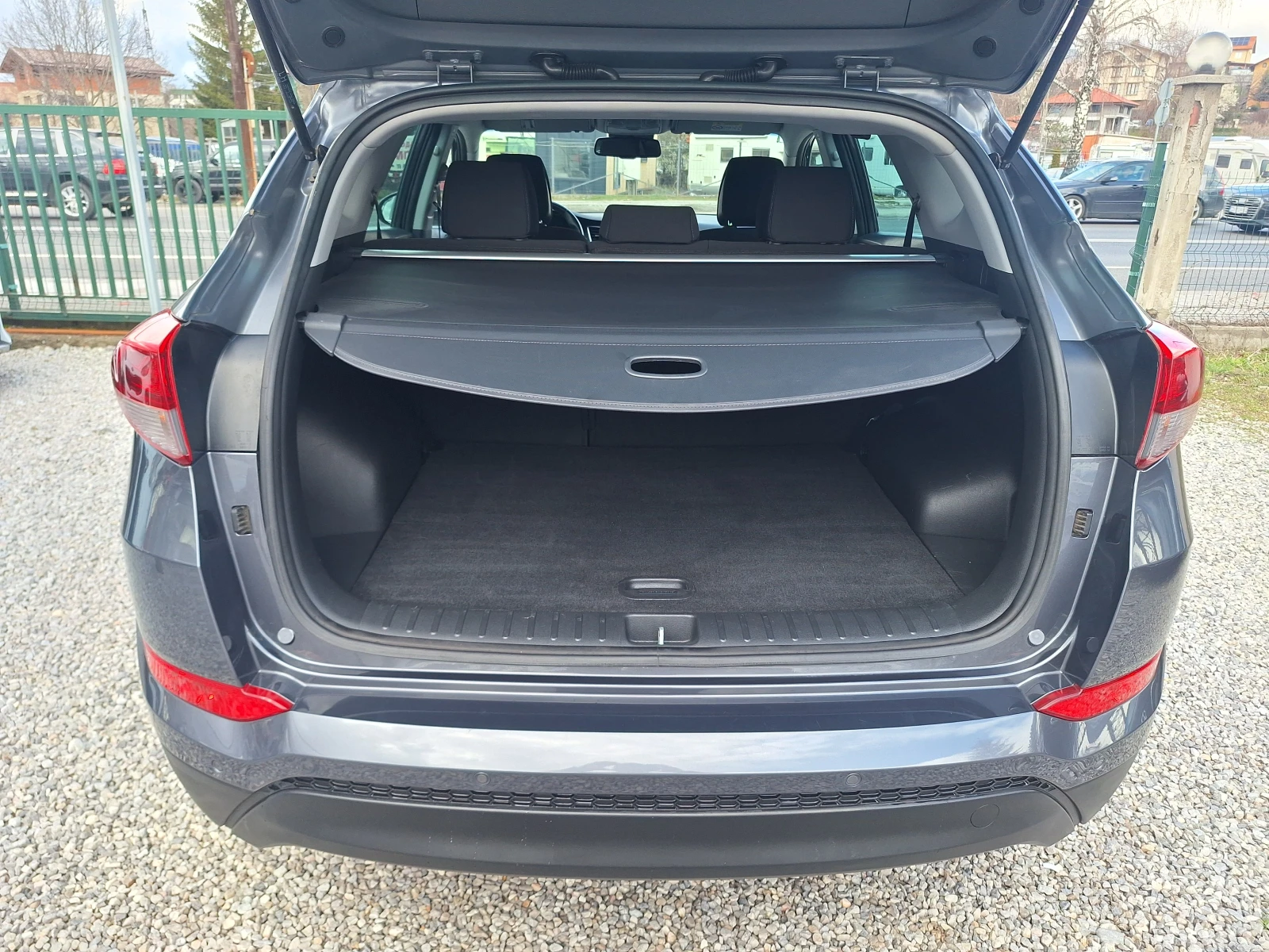 Hyundai Tucson 1.7crdi 141ks Avtomat Navi Kamera!, снимка 9 - Автомобили и джипове - 54081884