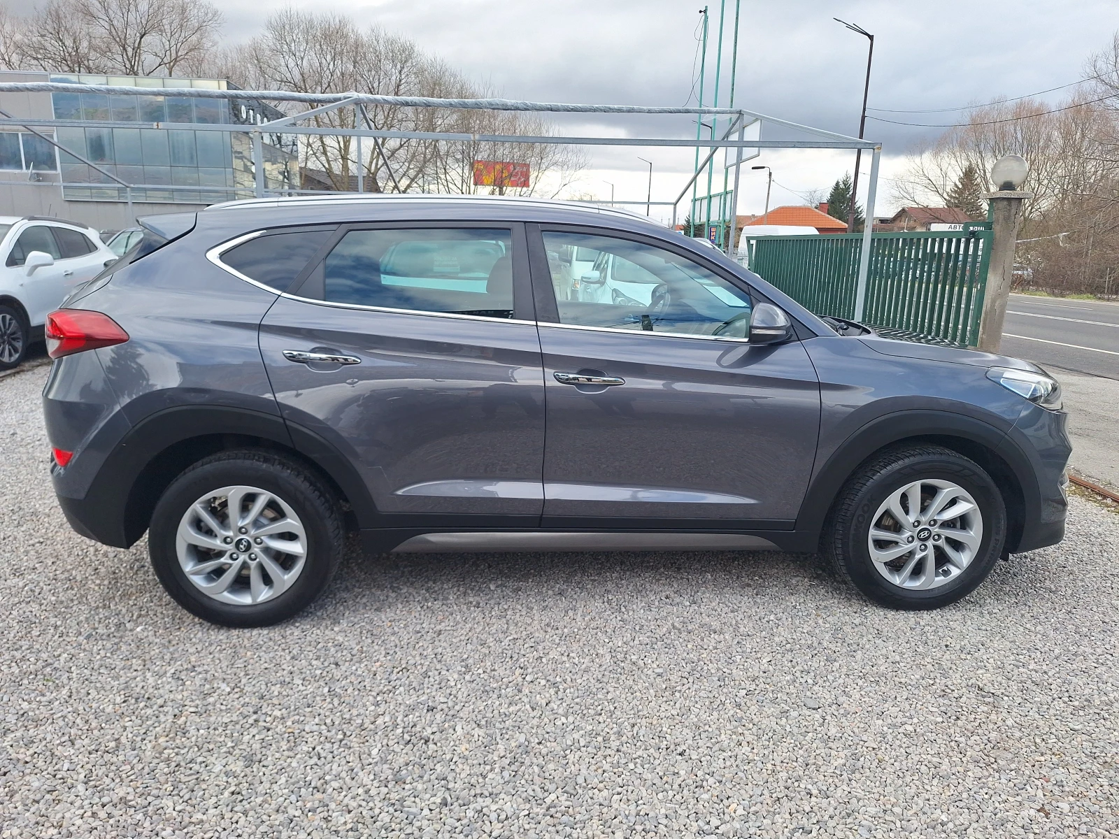 Hyundai Tucson 1.7crdi 141ks Avtomat Navi Kamera!, снимка 2 - Автомобили и джипове - 54081884