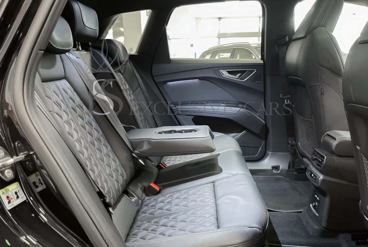 Audi Q4 40 E-TRON* S-LINE* PANO* HUD* MATRIX* MEMORY* 360*, снимка 10 - Автомобили и джипове - 54366234