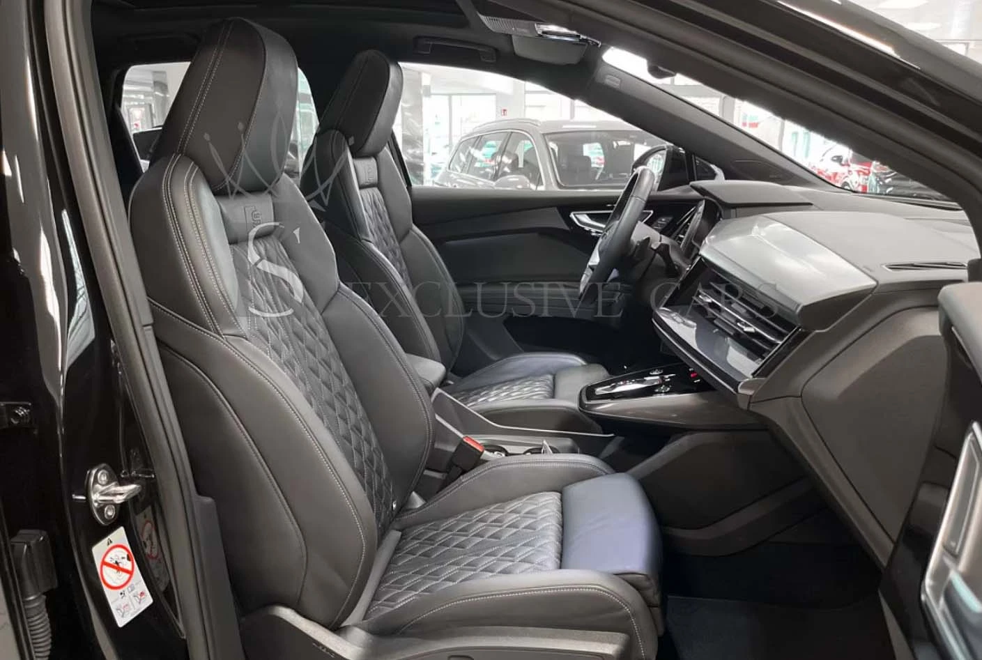 Audi Q4 40 E-TRON* S-LINE* PANO* HUD* MATRIX* MEMORY* 360*, снимка 9 - Автомобили и джипове - 54366234