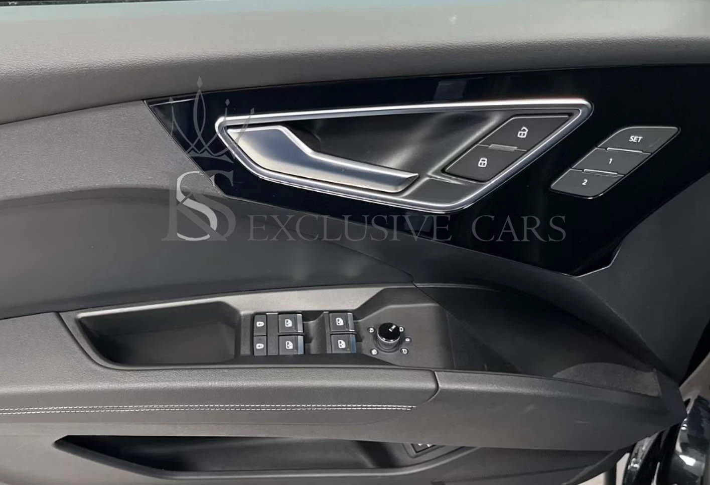 Audi Q4 40 E-TRON* S-LINE* PANO* HUD* MATRIX* MEMORY* 360*, снимка 3 - Автомобили и джипове - 54366234