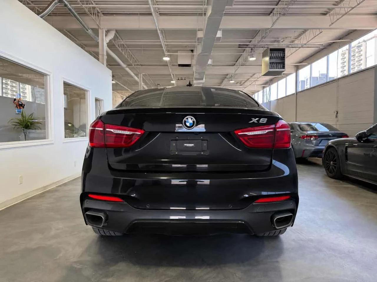 BMW X6 | HARMAN KARDON | М ПАКЕТ | ЧЕРВЕН САЛОН | CARFAX , снимка 3 - Автомобили и джипове - 54683591