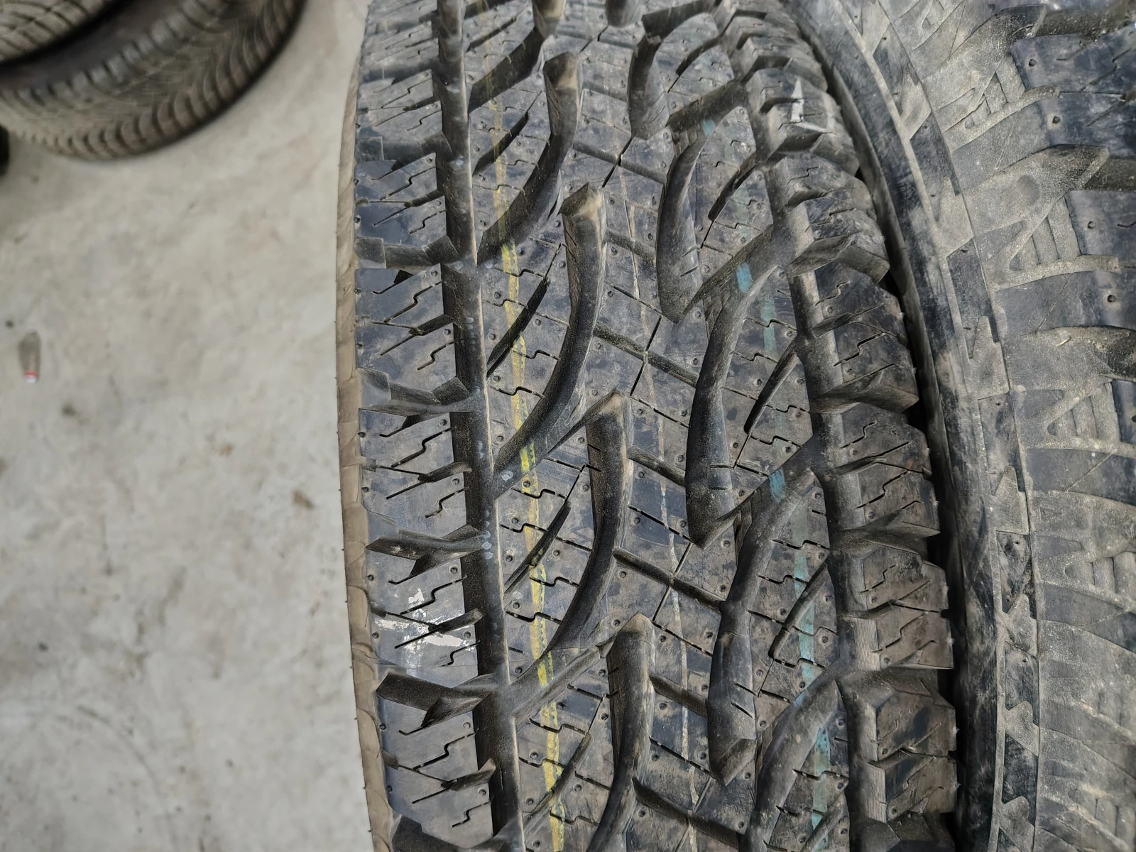 Гуми Всесезонни 225/75R16, снимка 3 - Гуми и джанти - 54094888