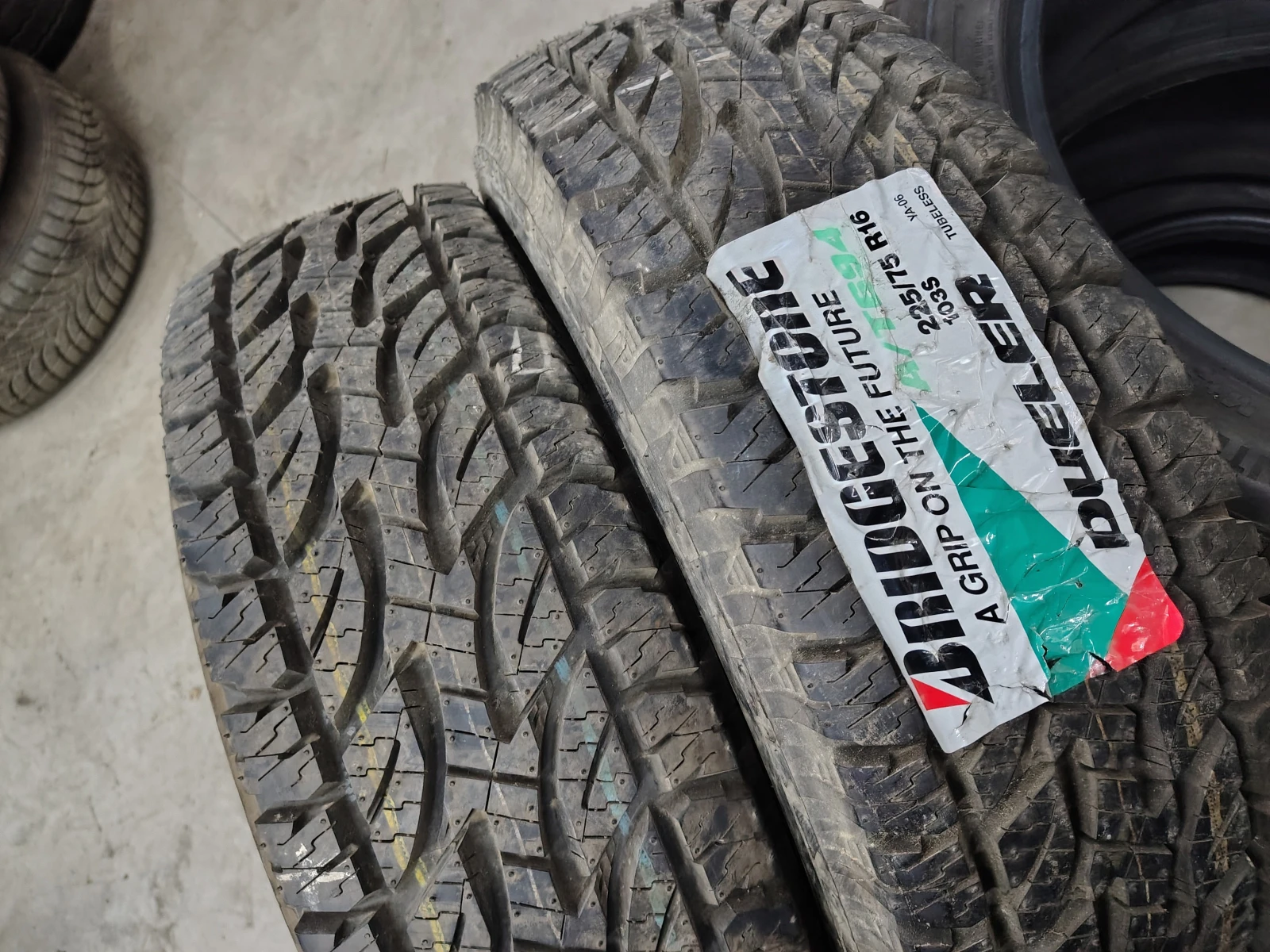 Гуми Всесезонни 225/75R16, снимка 2 - Гуми и джанти - 54094888