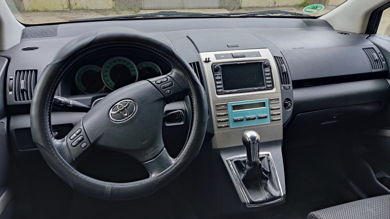 Toyota Corolla verso 2.2 Фейслифт Задна и Предна Камера Навигация, снимка 9 - Автомобили и джипове - 45323178