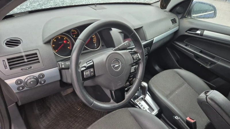 Opel Astra 1.9cdti auto, снимка 4 - Автомобили и джипове - 48527232