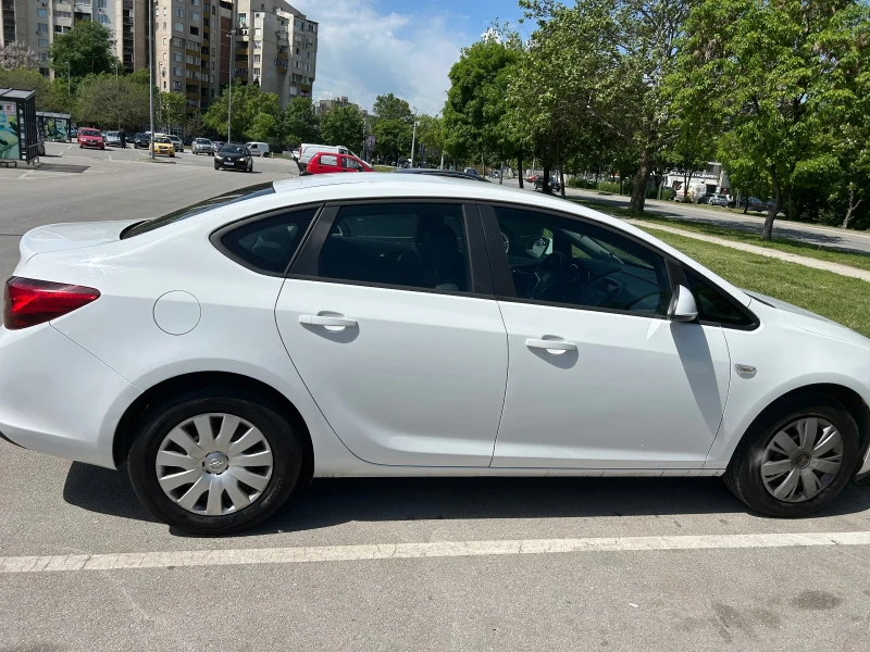 Opel Astra 1.6cdti, снимка 2 - Автомобили и джипове - 51025386