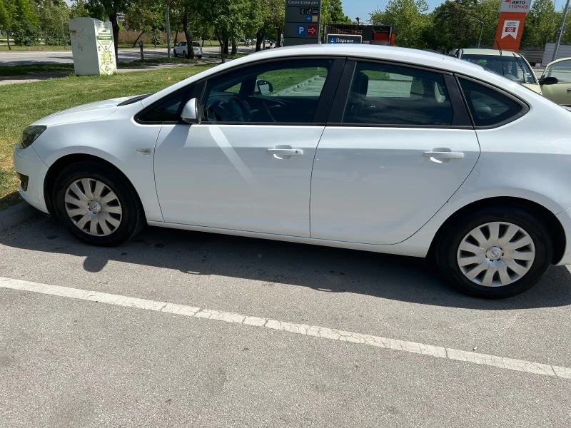 Opel Astra 1.6cdti, снимка 4 - Автомобили и джипове - 51025386