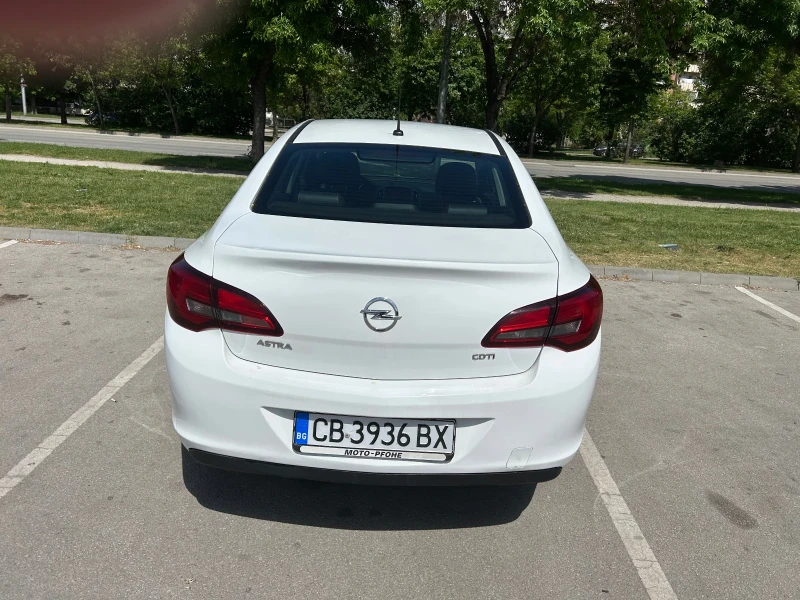 Opel Astra 1.6cdti, снимка 3 - Автомобили и джипове - 51025386