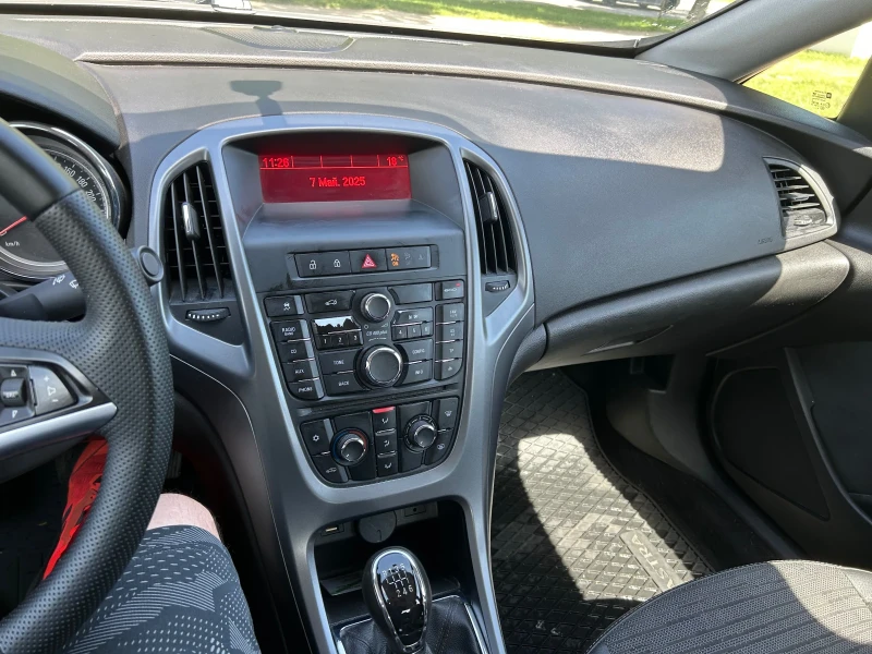 Opel Astra 1.6cdti, снимка 7 - Автомобили и джипове - 51025386