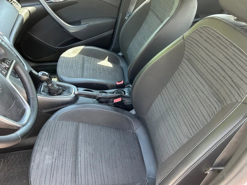 Opel Astra 1.6cdti, снимка 5 - Автомобили и джипове - 51025386