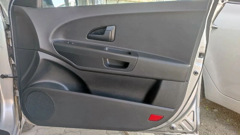 Kia Ceed Facelift 1.4 фабрична газ, снимка 4 - Автомобили и джипове - 52215411