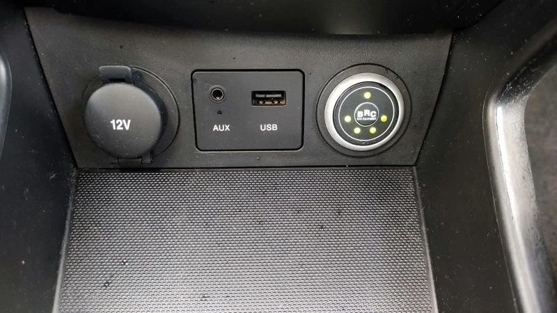 Kia Ceed Facelift 1.4 фабрична газ, снимка 11 - Автомобили и джипове - 52215411