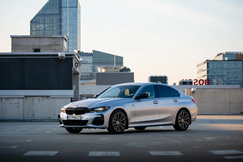 BMW 330 I Задно, снимка 8 - Автомобили и джипове - 52807340