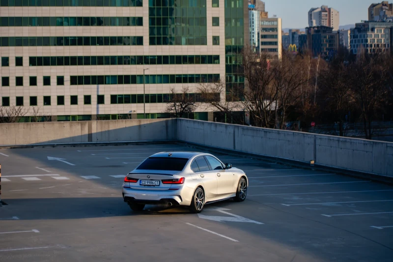 BMW 330 I Задно, снимка 4 - Автомобили и джипове - 52807340