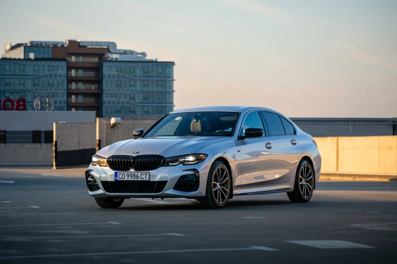 BMW 330 I Задно, снимка 9 - Автомобили и джипове - 52807340