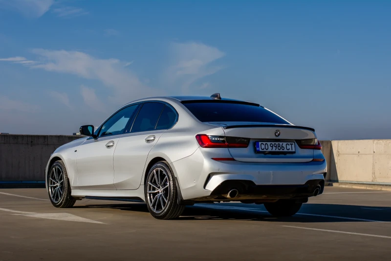 BMW 330 I Задно, снимка 5 - Автомобили и джипове - 52807340