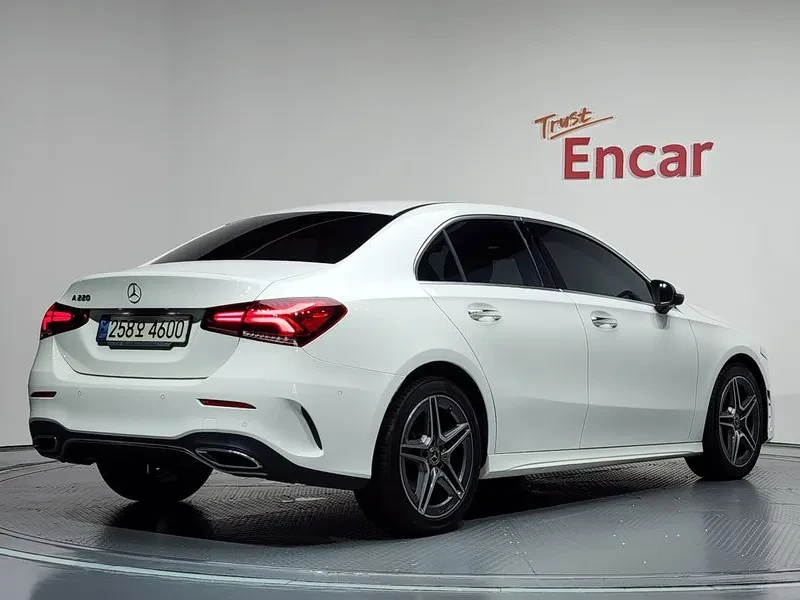 Mercedes-Benz A 220 SEDAN AMG Line, снимка 2 - Автомобили и джипове - 55199620