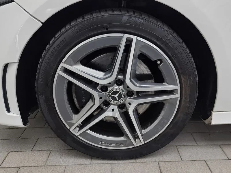 Mercedes-Benz A 220 SEDAN AMG Line, снимка 5 - Автомобили и джипове - 55199620