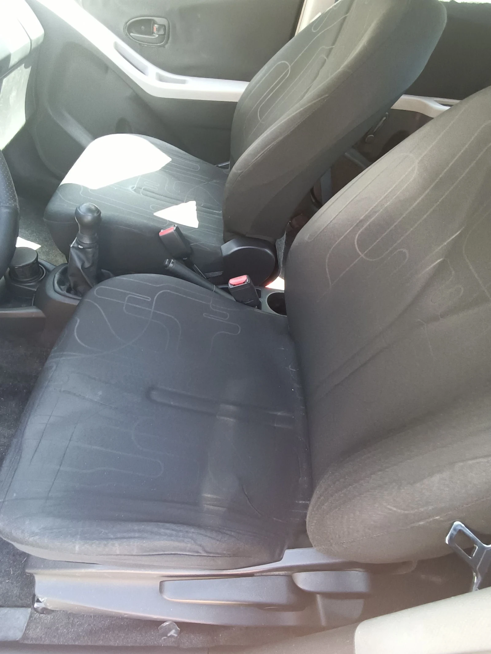 Toyota Yaris Yaris 1.0i 70kc. клима - изображение 8