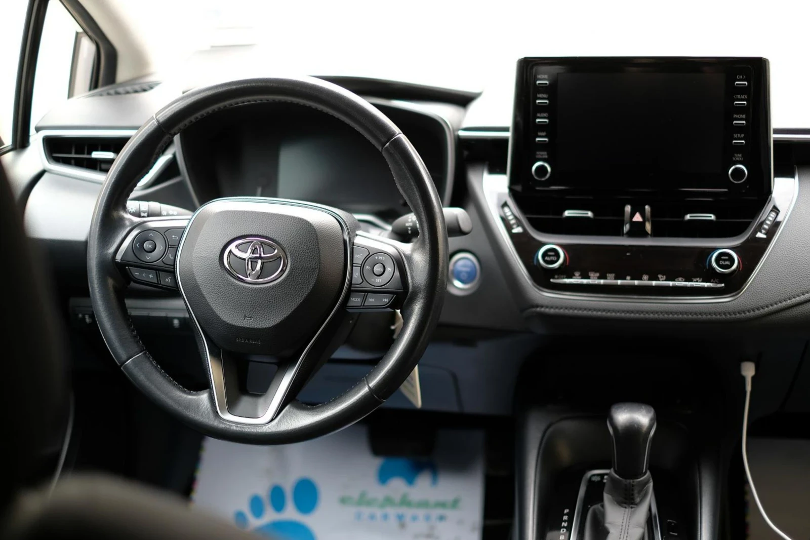 Toyota Corolla 1.8 Hybrid Executive, снимка 8 - Автомобили и джипове - 53714331