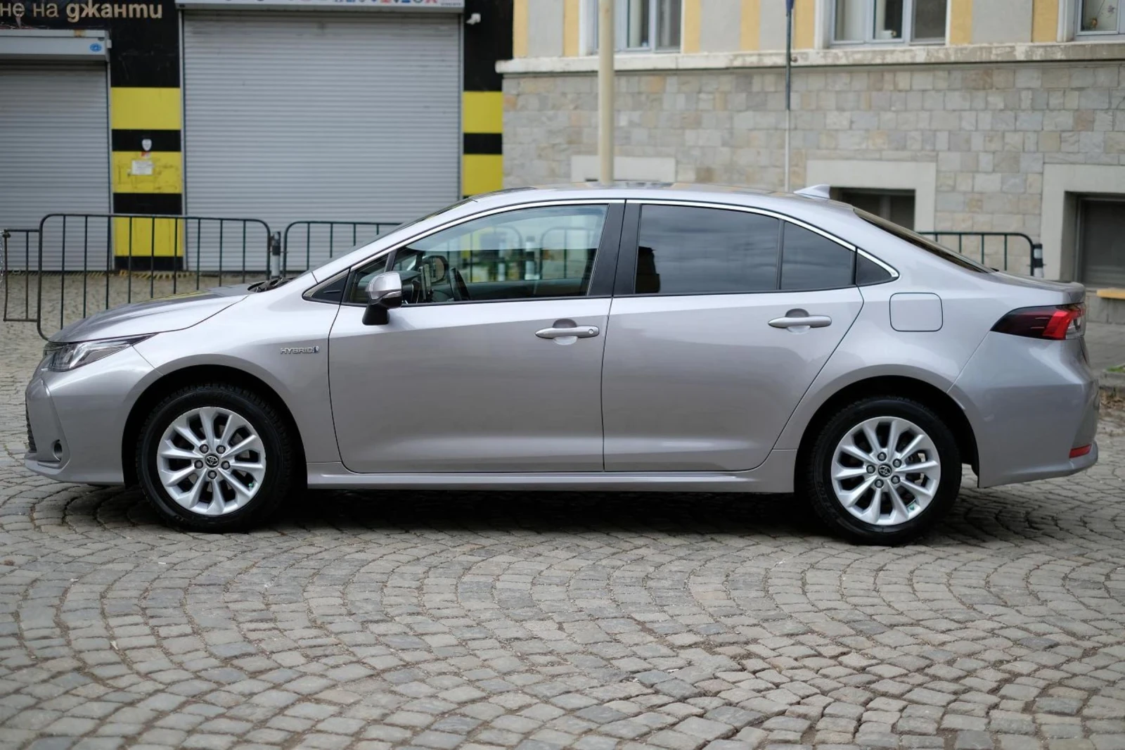 Toyota Corolla 1.8 Hybrid Executive, снимка 3 - Автомобили и джипове - 53714331