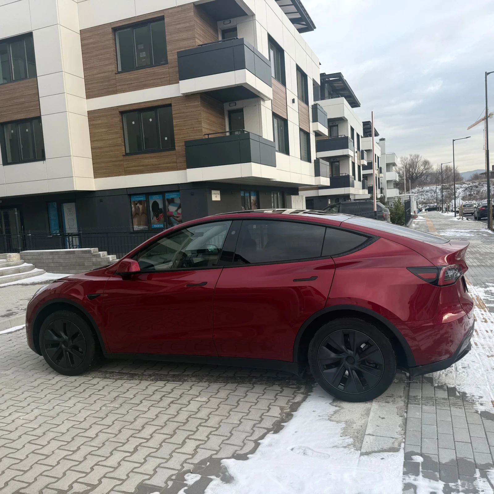 Tesla Model Y 2025 Long Range 12000 km Warranty, снимка 7 - Автомобили и джипове - 53890963