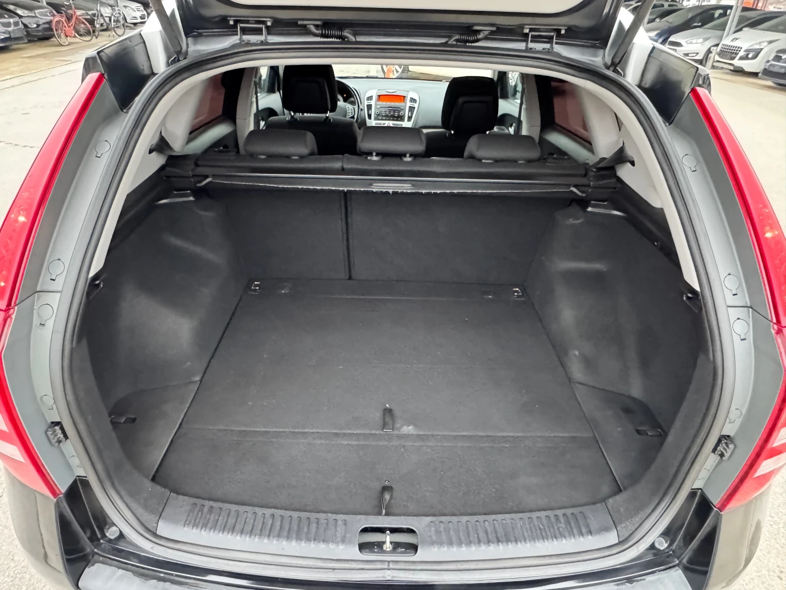 Kia Ceed 1.6i АВТОМАТ, снимка 9 - Автомобили и джипове - 54032068