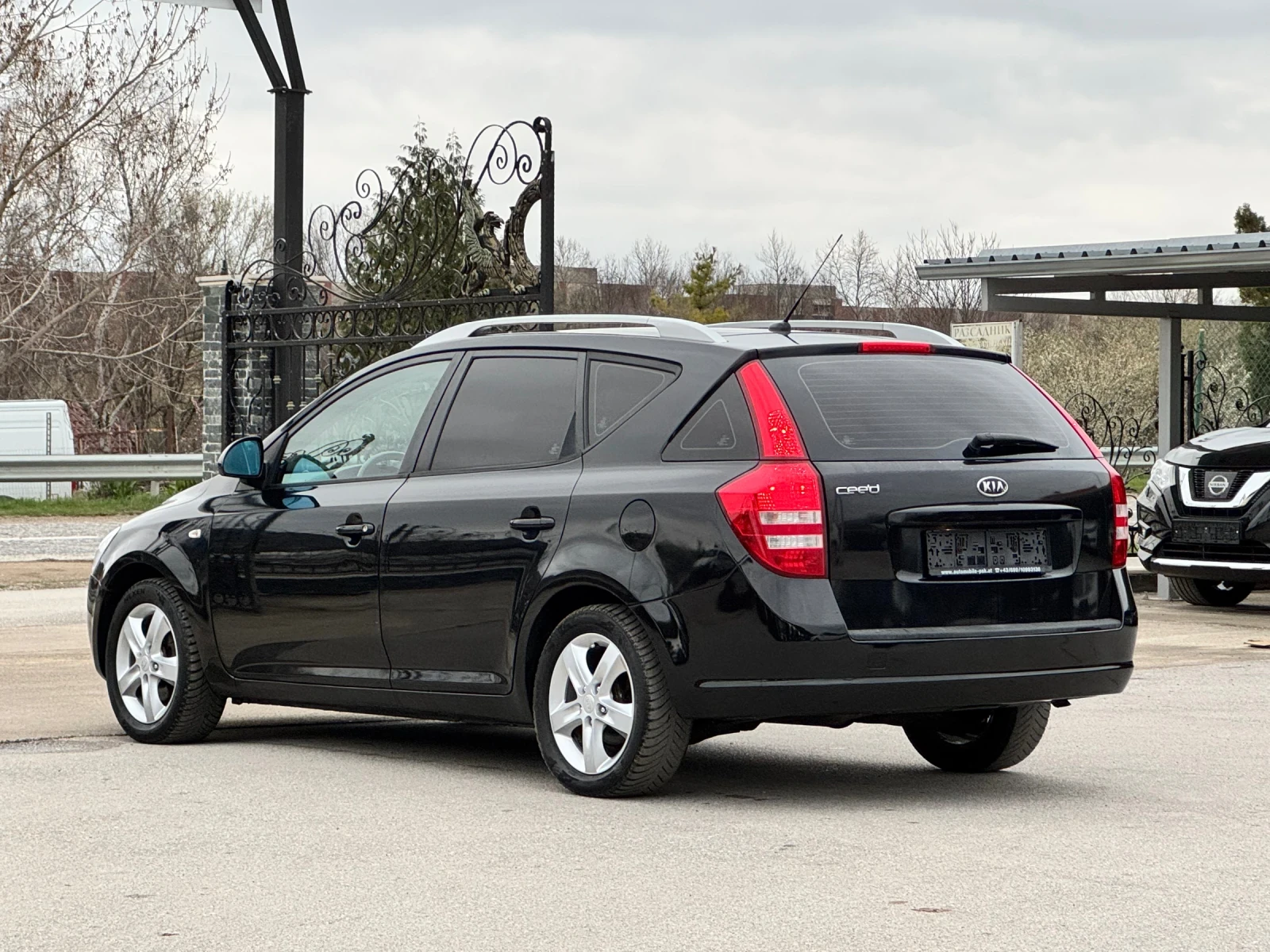 Kia Ceed 1.6i АВТОМАТ, снимка 2 - Автомобили и джипове - 54032068