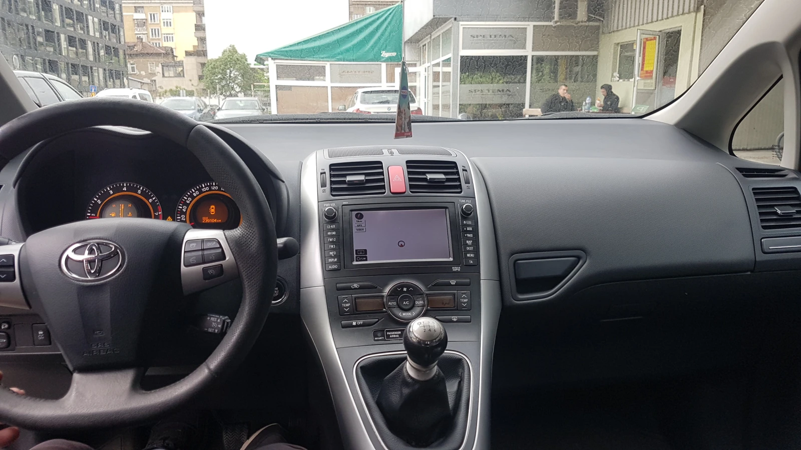 Toyota Auris 1.8I FACELIFT-KEYLESS-KAMERA, снимка 10 - Автомобили и джипове - 54447252