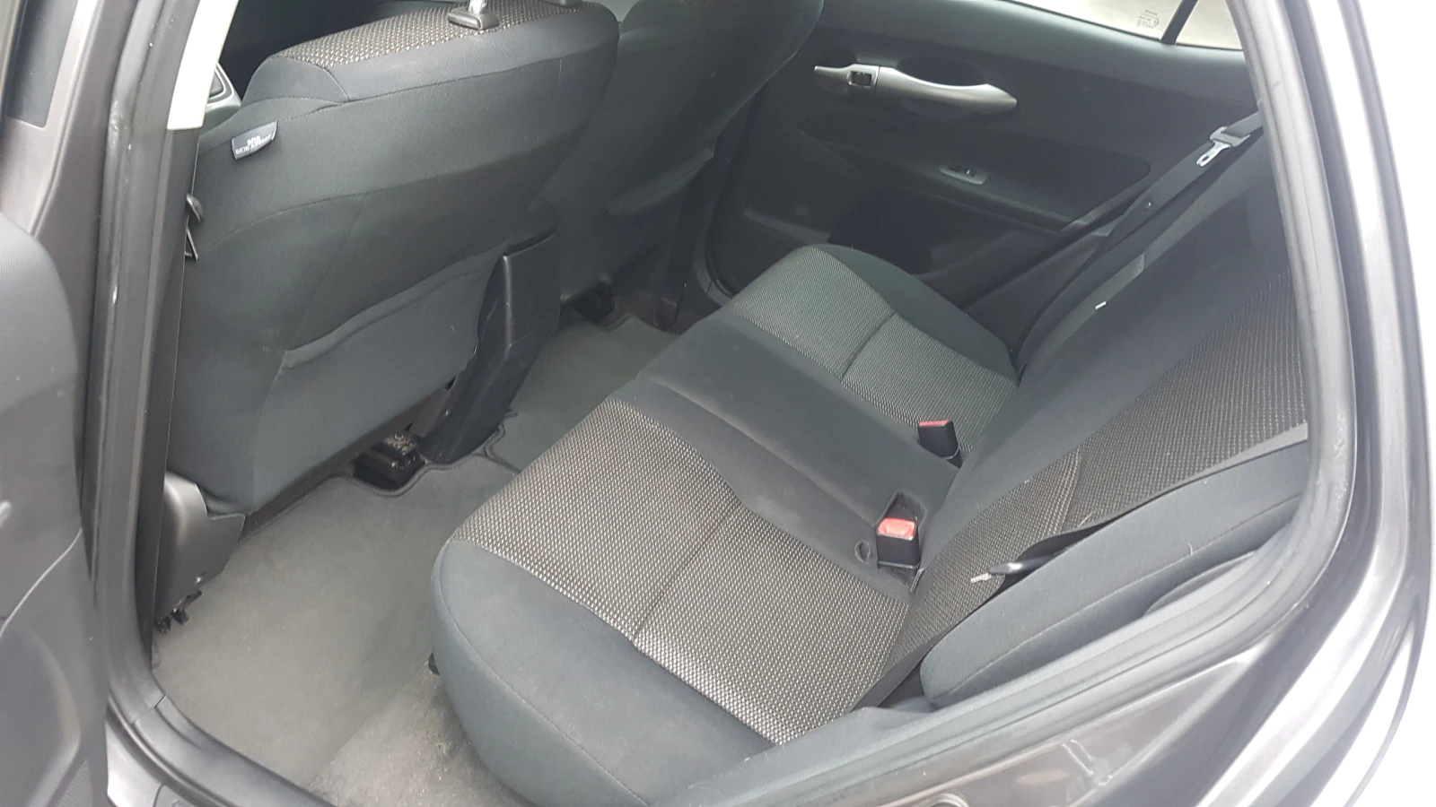 Toyota Auris 1.8I FACELIFT-KEYLESS-KAMERA, снимка 13 - Автомобили и джипове - 54447252